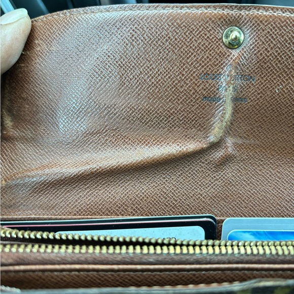 Authentic Lv wallet long - Picture 12 of 16